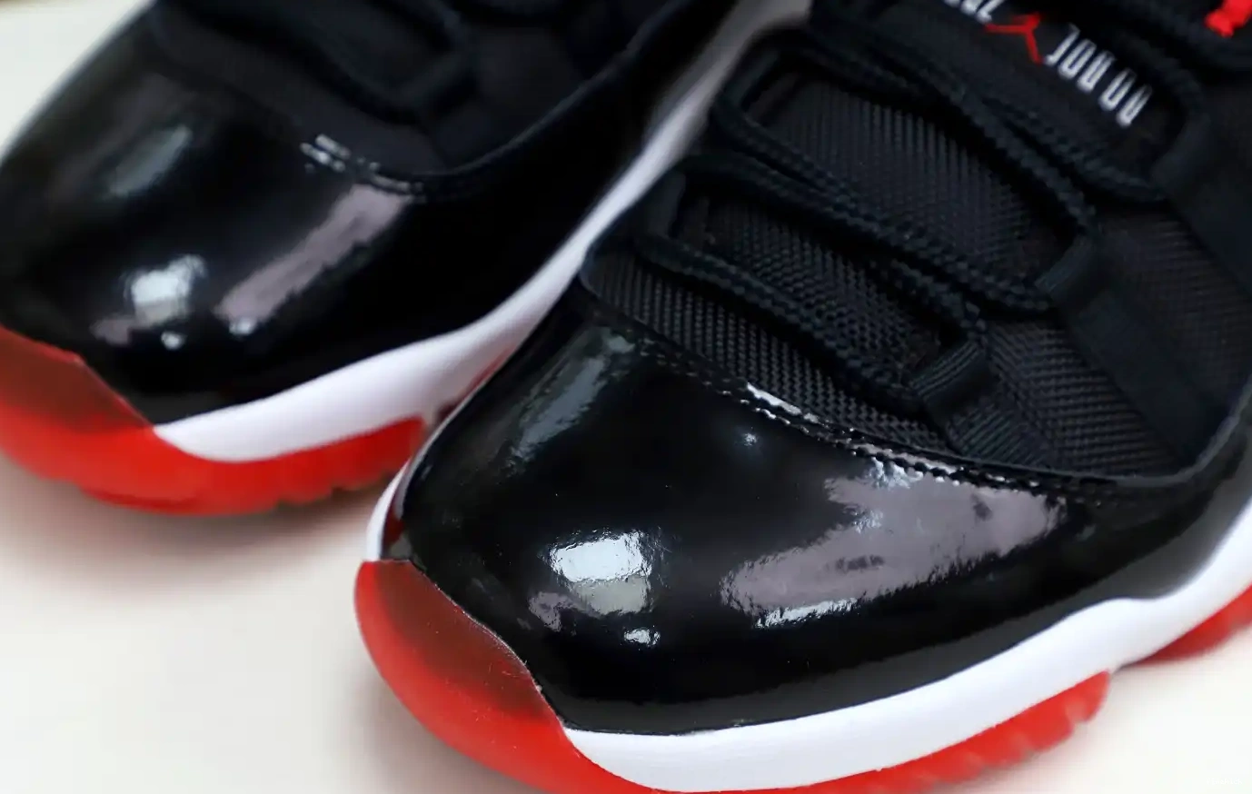 JORDAN LOW AIR RETRO BRED 11 0430